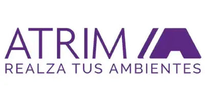Logotipo morado de “recorte” con tipografía estilizada y un emblema geométrico “a”, acompañado del lema “realza tus ambientes”.