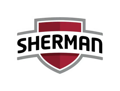 Logotipo de Sherman con letras negras en negrita en un emblema con forma de escudo con acentos rojos y grises.